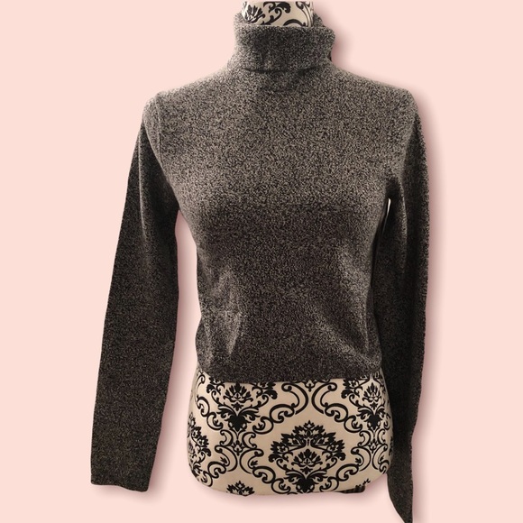 Sunday Best Aritzia—Grey Turtleneck Shirt - Picture 3 of 9